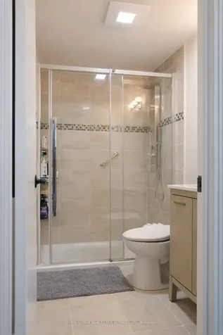 6449 Glen Erin Drive Mississauga ON L5N 2T2