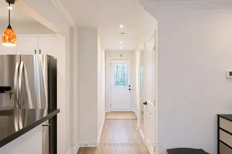 6449 Glen Erin Drive Mississauga ON L5N 2T2