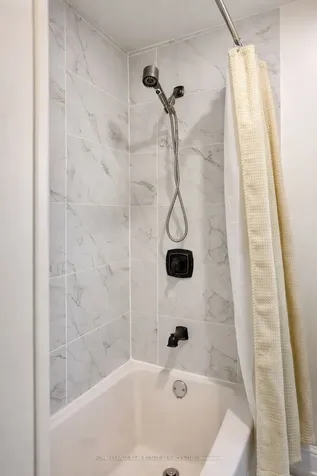 6449 Glen Erin Drive Mississauga ON L5N 2T2