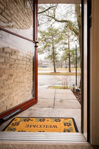 6449 Glen Erin Drive Mississauga ON L5N 2T2