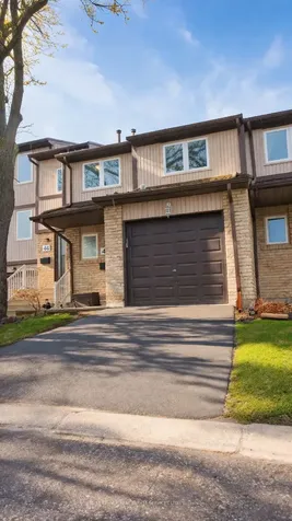 6449 Glen Erin Drive Mississauga ON L5N 2T2