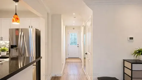 6449 Glen Erin Drive Mississauga ON L5N 2T2