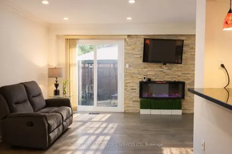 6449 Glen Erin Drive Mississauga ON L5N 2T2