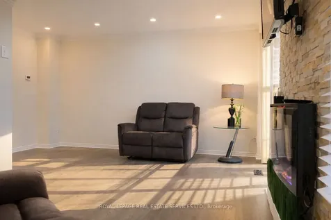 6449 Glen Erin Drive Mississauga ON L5N 2T2