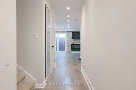 6449 Glen Erin Drive Mississauga ON L5N 2T2