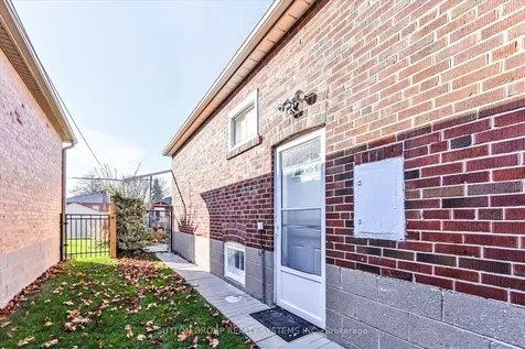 4 Cranston Road Toronto ON M9B 3X8