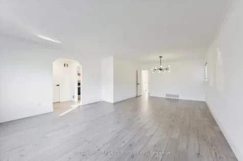 4 Cranston Road Toronto ON M9B 3X8