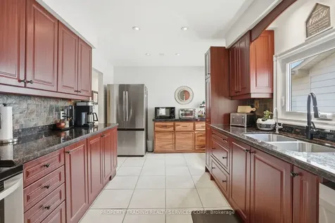 696 Francis Road Burlington ON L7T 3X7