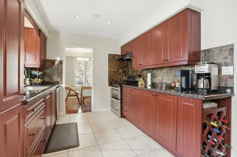 696 Francis Road Burlington ON L7T 3X7