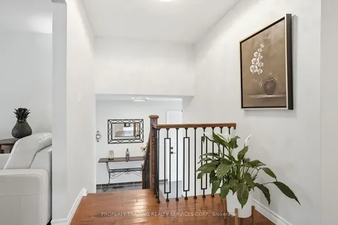 696 Francis Road Burlington ON L7T 3X7