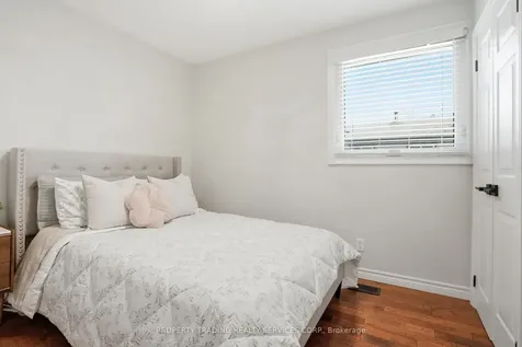696 Francis Road Burlington ON L7T 3X7