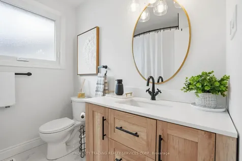 696 Francis Road Burlington ON L7T 3X7