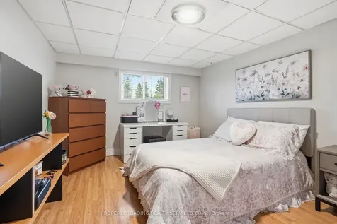 696 Francis Road Burlington ON L7T 3X7