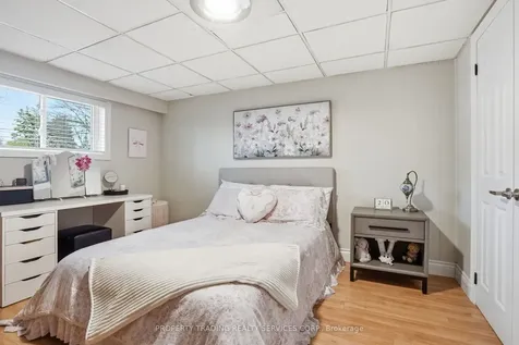 696 Francis Road Burlington ON L7T 3X7