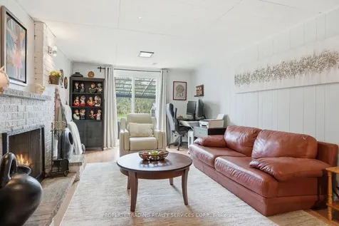 696 Francis Road Burlington ON L7T 3X7