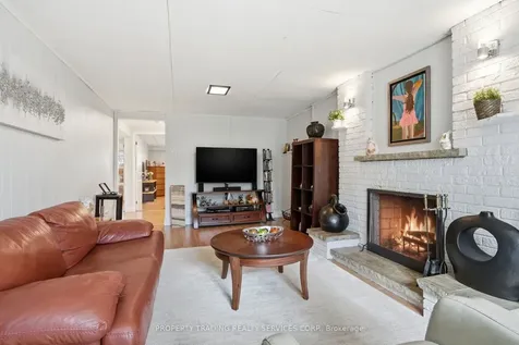 696 Francis Road Burlington ON L7T 3X7