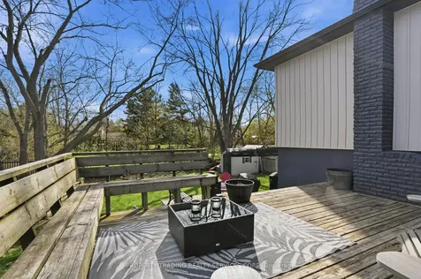 696 Francis Road Burlington ON L7T 3X7