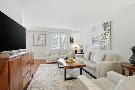 696 Francis Road Burlington ON L7T 3X7