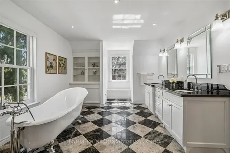 445 Macdonald Road Oakville ON L6J 2B7