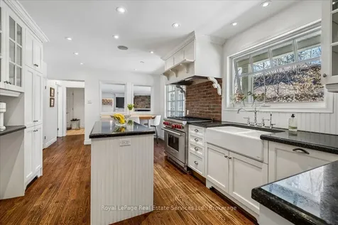 445 Macdonald Road Oakville ON L6J 2B7