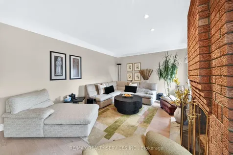 52 Nottingham Crescent Brampton ON L6S 4G4