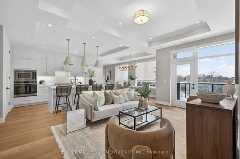123 Maurice Drive Oakville ON L6K 2W6