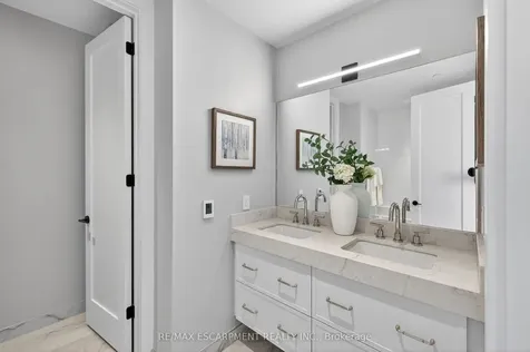 123 Maurice Drive Oakville ON L6K 2W6