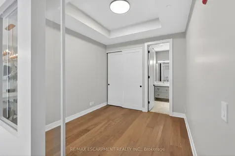123 Maurice Drive Oakville ON L6K 2W6