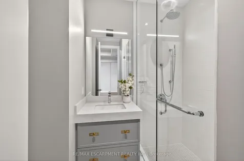 123 Maurice Drive Oakville ON L6K 2W6