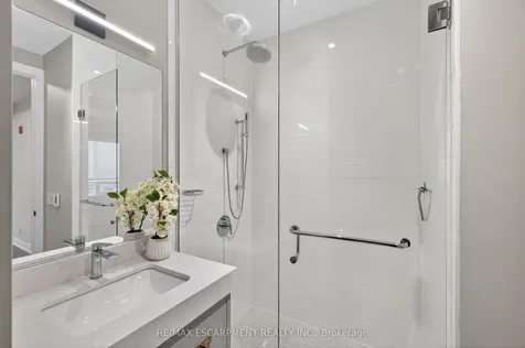 123 Maurice Drive Oakville ON L6K 2W6