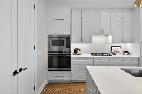 123 Maurice Drive Oakville ON L6K 2W6