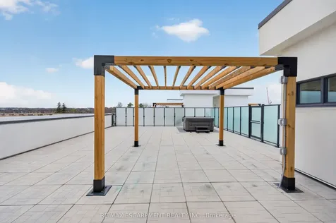 123 Maurice Drive Oakville ON L6K 2W6