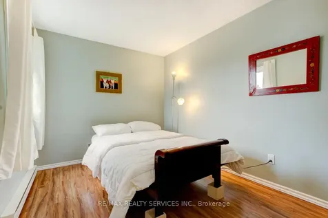 7 Hamlet Court Brampton ON L6S 1X5