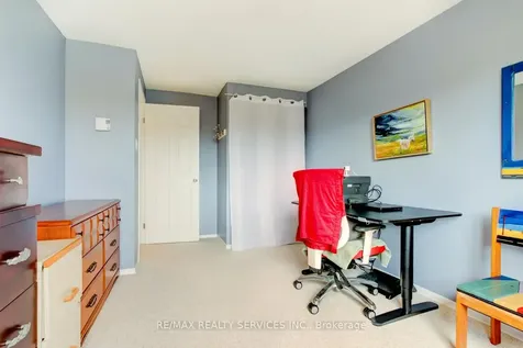 7 Hamlet Court Brampton ON L6S 1X5