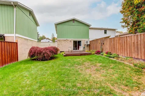 7 Hamlet Court Brampton ON L6S 1X5