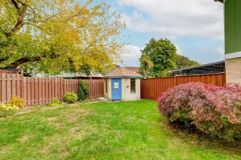 7 Hamlet Court Brampton ON L6S 1X5