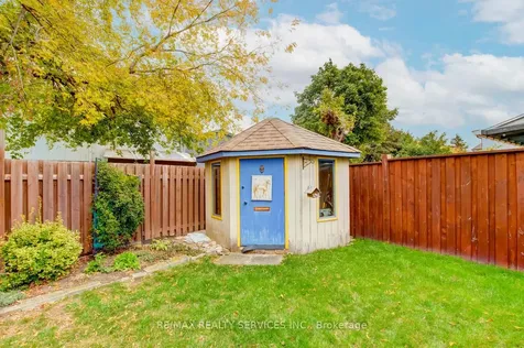 7 Hamlet Court Brampton ON L6S 1X5