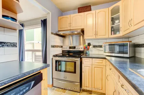 7 Hamlet Court Brampton ON L6S 1X5