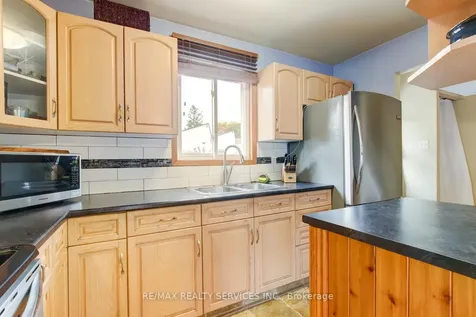 7 Hamlet Court Brampton ON L6S 1X5