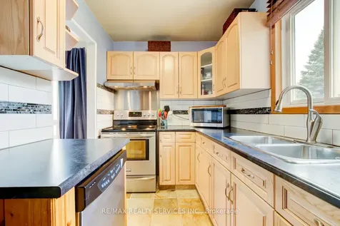 7 Hamlet Court Brampton ON L6S 1X5