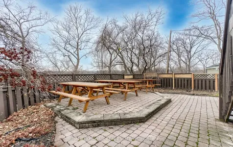 1563 Dundas Street W Mississauga ON L5C 1E3