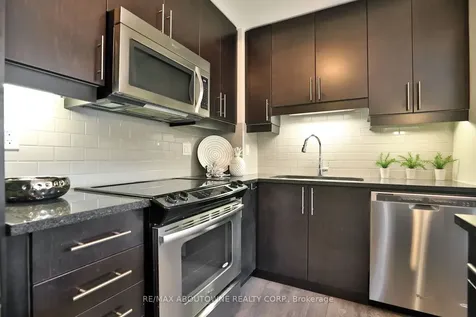 128 Garden Drive Oakville ON L6K 0H7