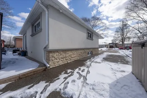 130 Rangoon Road Toronto ON M9C 4P2