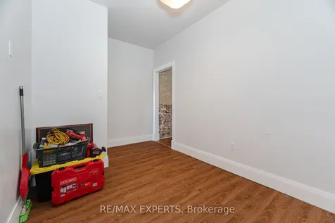 289 Old Weston Road Toronto ON M6N 3A7