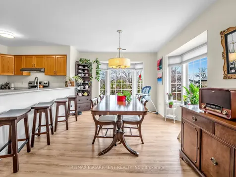 705 Cumberland Avenue Burlington ON L7N 3W4