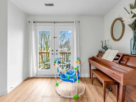 705 Cumberland Avenue Burlington ON L7N 3W4