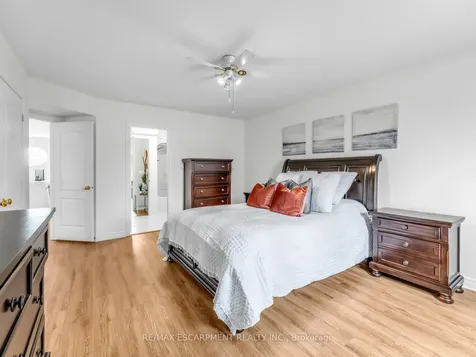 705 Cumberland Avenue Burlington ON L7N 3W4