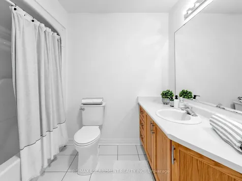 705 Cumberland Avenue Burlington ON L7N 3W4