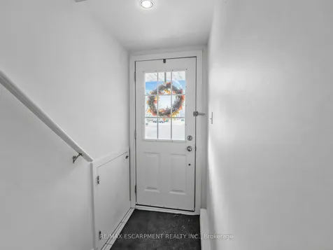 705 Cumberland Avenue Burlington ON L7N 3W4