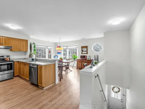 705 Cumberland Avenue Burlington ON L7N 3W4